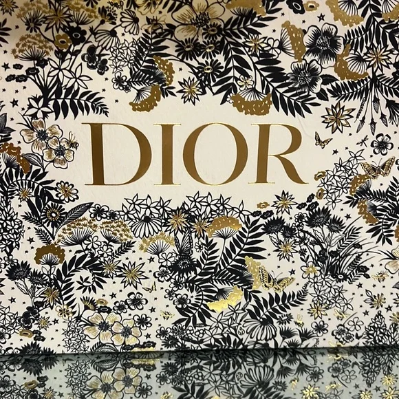 GlammitCreations Arrangement with Real Dior Bag - Remote - Picture 9 of 12